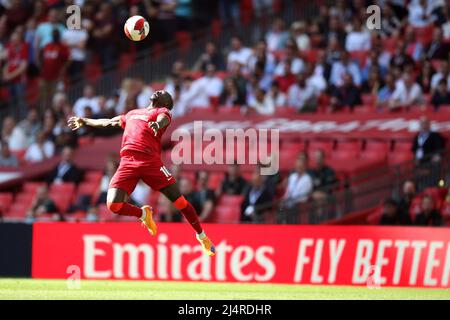 Londra, Regno Unito. 16th Apr 2022. Sadio Mane di Liverpool in azione.The Emirates fa Cup, semifinale, Manchester City / Liverpool al Wembley Stadium di Londra sabato 16th aprile 2022.questa immagine può essere utilizzata solo per scopi editoriali. Solo per uso editoriale, licenza richiesta per uso commerciale. No use in scommesse, giochi o un singolo club/campionato/giocatore publications.pic di Andrew Orchard/Andrew Orchard sport photography/Alamy Live News Credit: Andrew Orchard sport photography/Alamy Live News Foto Stock