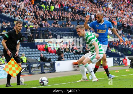 Glasgow, Regno Unito. 17th Apr 2022. Il Celtic FC gioca al Rangers FC nella semifinale della Coppa scozzese. Il vincitore di questa partita va avanti per giocare a Heart of Midlothian nella finale. Credit: Findlay/Alamy Live News Foto Stock