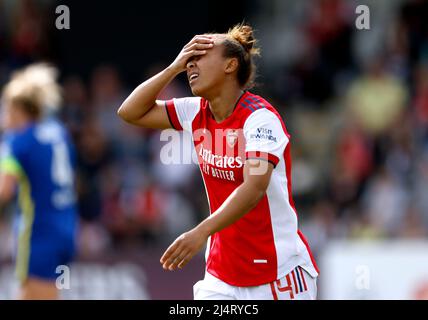 Nikita Parris dell'Arsenal rude un'occasione perduta durante la partita semifinale della Vitality Women's fa Cup al LV Bet Stadium Meadow Park di Borehamwood. Data foto: Domenica 17 aprile 2022. Foto Stock