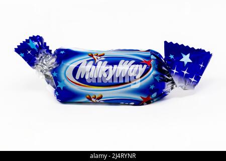 Via Lattea cioccolato celebrazioni su sfondo bianco Foto Stock