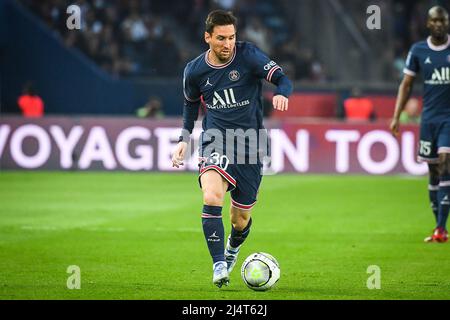 Parigi, Francia, Francia. 17th Apr 2022. Lionel (Leo) MESSI di PSG durante la partita Ligue 1 tra Paris Saint-Germain (PSG) e Olympique de Marseille (OM) allo stadio Parc des Princes il 17 aprile 2022 a Parigi, Francia. (Credit Image: © Matthieu Mirville/ZUMA Press Wire) Credit: ZUMA Press, Inc./Alamy Live News Foto Stock