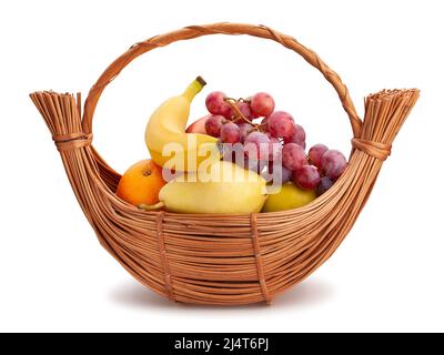 mix di frutta in percorso cesto isolato su bianco Foto Stock