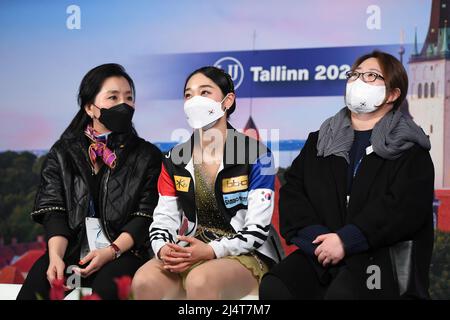 Seoyeong WI (KOR), al Kiss & Cry durante lo Skating libero delle donne, al campionato mondiale di skating di figura junior ISU 2022, al Tondiraba Ice Hall, il 17 aprile 2022 a Tallinn, Estonia. Credit: Raniero Corbelletti/AFLO/Alamy Live News Foto Stock