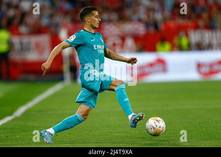 Sevilla, Spagna. 17th Apr 2022. Lucas Vazquez del Real Madrid durante la partita la Liga tra Sevilla FC e Real Madrid disputata allo stadio Sanchez Pizjuan il 17 aprile 2022 a Siviglia, Spagna. (Foto di Antonio Pozo/PRESSINPHOTO) Credit: PRESSINPHOTO SPORTS AGENCY/Alamy Live News Foto Stock