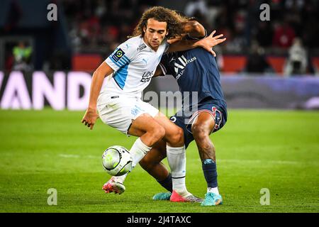 Parigi, Francia. 17th Apr 2022. Matteo GUENDOUZI di Marsiglia durante il campionato francese Ligue 1 partita di calcio tra Parigi Saint-Germain e Olympique de Marseille il 17 aprile 2022 allo stadio Parc des Princes di Parigi, Francia - Foto Matthieu Mirville/DPPI Credit: DPPI Media/Alamy Live News Foto Stock