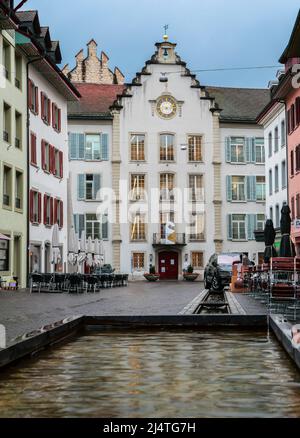 Aarau, Svizzera - 3 novembre 2021: Il centro storico di Aarau, che è un comune, e la capitale del cantone svizzero settentrionale di Argau. Foto Stock