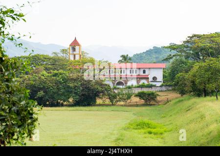 14 aprile 2022 San Joaquín, la Mesa, Cundinamarca, Colombia. La chiesa di San Joaquin. Foto Stock