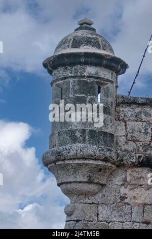 Cuba, l'Avana. Guardia Torre a El Morro Fort. Foto Stock