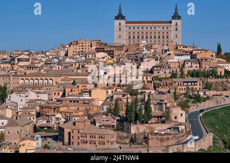 La Alcázar di Toledo o Real Alcázar de Toledo è una fortificazione civile e militare, situata in una delle parti più alte della città, Spagna, Europa. Foto Stock