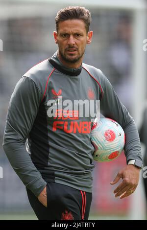 NEWCASTLE UPON TYNE, REGNO UNITO. Jason Tindall, assistente del capo allenatore del Newcastle United, durante la partita della Premier League tra il Newcastle United e Leicester City al St. James's Park, Newcastle, domenica 17th aprile 2022. (Credit: Mark Fletcher | MI News) Credit: MI News & Sport /Alamy Live News Foto Stock