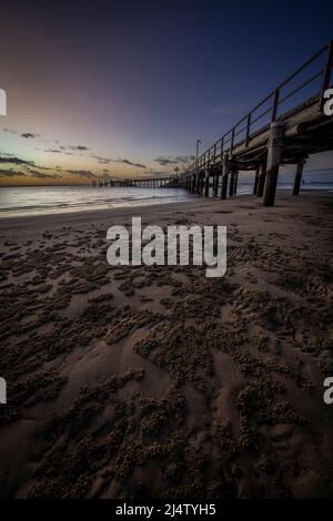 Molo di Kingfisher Bay al tramonto. Fraser Island, Queensland, Australia Foto Stock