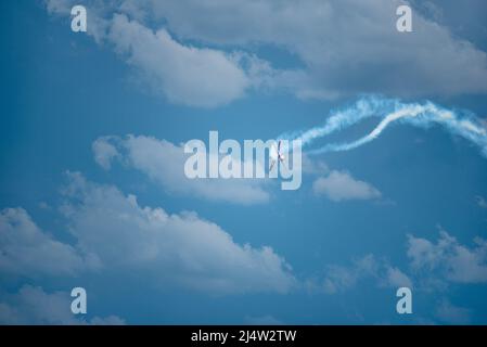 Moose Jaw, Saskatchewan, Canada - 7 luglio 2019: Gli uccelli della Royal Canadian Air Force Snowbirds suonano al Saskatchewan Airshow Foto Stock