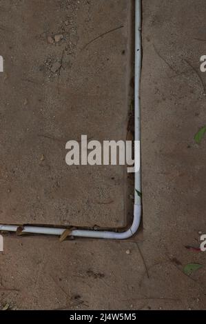 tubo di plastica nel terreno Foto Stock