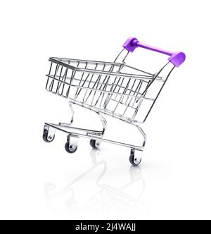 carretto shopping wheelie su sfondo bianco Foto Stock
