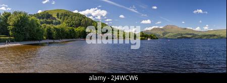 Vista panoramica di Loch Lomond da Luss, Scozia Foto Stock