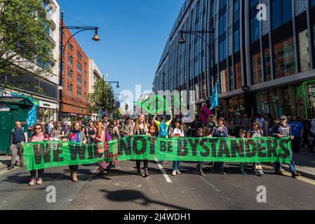 Non saremo spettatori, una protesta della ribellione di estinzione che combatte per la giustizia climatica, 16.04.2022, Londra, Inghilterra, Regno Unito Foto Stock