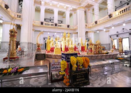 Chachoengsao, Thailandia - 8 aprile 2022: L'interno di Wat Sothonwararam, il tempio si trova nella provincia di Chachoengsao. E 'stato costruito nel tardo Ayutthaya Foto Stock