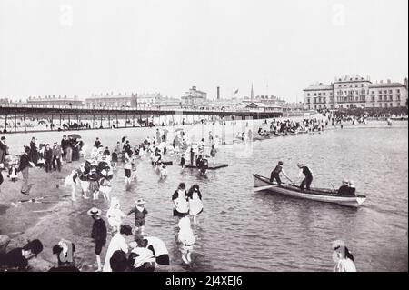 Southport, Merseyside, Inghilterra, visto qui nel 19th secolo. Da tutta la costa, un Album di immagini da fotografie dei principali luoghi di interesse del mare in Gran Bretagna e Irlanda pubblicato Londra, 1895, da George Newnes Limited. Foto Stock