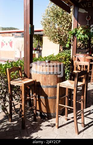 Degustazione di vini presso la cantina in Grecia, concetto di vinificazione Foto Stock