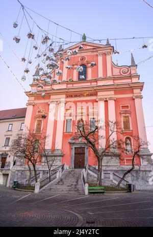Chiesa Francescana dell'Annunciazione accanto a Piazza Preseren nel centro storico di Lubiana, Slovenia Foto Stock