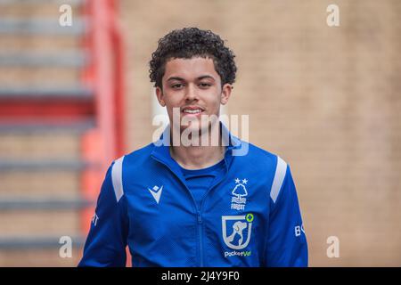 Nottingham, Regno Unito. 18th Apr 2022. Brennan Johnson #20 di Nottingham Forest arriva al City Ground di Nottingham, Regno Unito il 4/18/2022. (Foto di Ritchie Sumpter/News Images/Sipa USA) Credit: Sipa USA/Alamy Live News Foto Stock