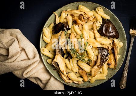 Pasta fresca con funghi Foto Stock