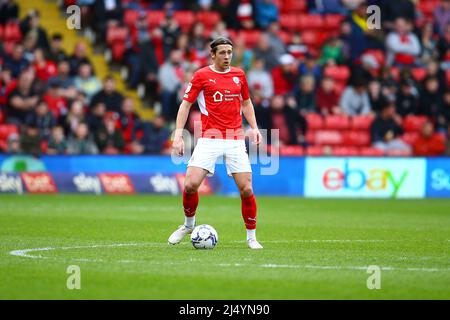 Oakwell, Barnsley, Inghilterra - 18th Aprile 2022 Callum Brittain (7) di Barnsley - durante la partita Barnsley contro Peterborough, Sky Bet EFL Championship 2021/22, a Oakwell, Barnsley, Inghilterra - 18th Aprile 2022 Credit: Arthur Haigh/WhiteRosePhotos/Alamy Live News Foto Stock