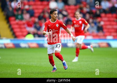 Oakwell, Barnsley, Inghilterra - 18th Aprile 2022 amine Bassi (27) di Barnsley - durante la partita Barnsley contro Peterborough, Sky Bet EFL Championship 2021/22, a Oakwell, Barnsley, Inghilterra - 18th Aprile 2022 Credit: Arthur Haigh/WhiteRosePhotos/Alamy Live News Foto Stock