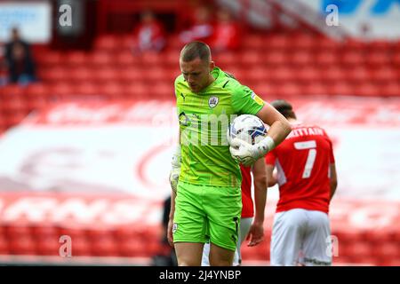 Oakwell, Barnsley, Inghilterra - 18th Aprile 2022 Jack Walton Goalkeeper di Barnsley - durante la partita Barnsley contro Peterborough, Sky Bet EFL Championship 2021/22, a Oakwell, Barnsley, Inghilterra - 18th Aprile 2022 Credit: Arthur Haigh/WhiteRosePhotos/Alamy Live News Foto Stock