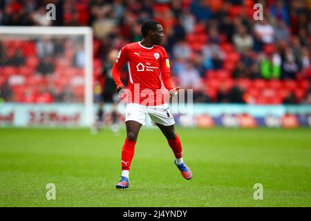 Oakwell, Barnsley, Inghilterra - 18th Aprile 2022 Claudio Gomes (17) di Barnsley - durante la partita Barnsley contro Peterborough, Sky Bet EFL Championship 2021/22, a Oakwell, Barnsley, Inghilterra - 18th Aprile 2022 Credit: Arthur Haigh/WhiteRosePhotos/Alamy Live News Foto Stock