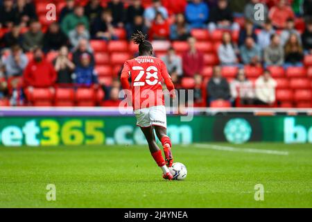 Oakwell, Barnsley, Inghilterra - 18th Aprile 2022 Domingos Quina (28) di Barnsley - durante la partita Barnsley contro Peterborough, Sky Bet EFL Championship 2021/22, a Oakwell, Barnsley, Inghilterra - 18th Aprile 2022 Credit: Arthur Haigh/WhiteRosePhotos/Alamy Live News Foto Stock