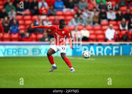 Oakwell, Barnsley, Inghilterra - 18th Aprile 2022 Claudio Gomes (17) di Barnsley - durante la partita Barnsley contro Peterborough, Sky Bet EFL Championship 2021/22, a Oakwell, Barnsley, Inghilterra - 18th Aprile 2022 Credit: Arthur Haigh/WhiteRosePhotos/Alamy Live News Foto Stock