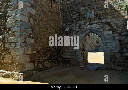 Porta nel castello medievale di Beja. Alentejo, Portogallo Foto Stock