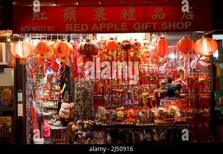 Vetrina dei negozi di articoli da regalo, Chinatown, New York Foto Stock