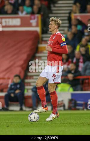 Nottingham, Regno Unito. 18th Apr 2022. Joe Worrall durante la partita EFL Sky Bet Championship tra Nottingham Forest e West Bromwich Albion al City Ground di Nottingham, Inghilterra, il 18 aprile 2022. Foto di Simon Hall. Solo per uso editoriale, licenza richiesta per uso commerciale. Nessun utilizzo nelle scommesse, nei giochi o nelle pubblicazioni di un singolo club/campionato/giocatore. Credit: UK Sports Pics Ltd/Alamy Live News Foto Stock