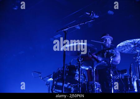 Il batterista ben Thatcher del gruppo rock britannico Royal Blood suona allo History Nightclub di Toronto, CANADA Foto Stock