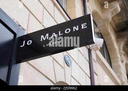 Bordeaux , Aquitaine Francia - 03 20 2022 : Jo Malone London logo segno negozio di lusso profumo e moda marchio di facciata negozio Foto Stock