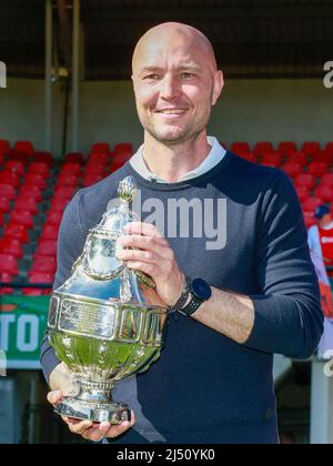 NIJMEGEN, PAESI BASSI - APRILE 18: Allenatore Danny Schenkel di Ajax durante la partita finale della Coppa KNVB di TOTO femminile tra PSV e Ajax al Goffertstadion il 18 Aprile 2022 a Nijmegen, Paesi Bassi (Foto di Broer van den Boom/Orange Pictures) Foto Stock