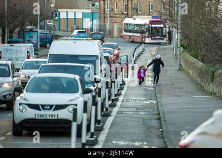 Vista di 'passi per le persone' su Longstone Road a Edimburgo credito: Euan Cherry Foto Stock