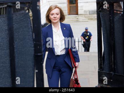Londra, Regno Unito. 19th Apr 2022. Il Segretario degli Esteri, Liz Truss, arriva per la riunione del gabinetto Credit: Karl Black/Alamy Live News