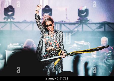 CLISSON, HELLFEST FESTIVAL, FRANCIA: Steven Tyler, cantante della rock band americana Aerosmith, in concerto dal vivo al Festival Hellfest 2017 di Clisson, per il “bambino Aero-Vederci!” tour mondiale 2017 Foto Stock