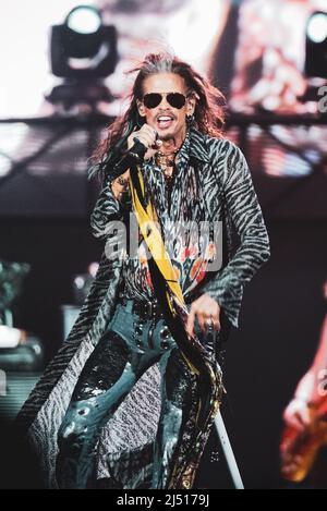 CLISSON, HELLFEST FESTIVAL, FRANCIA: Steven Tyler, cantante della rock band americana Aerosmith, in concerto dal vivo al Festival Hellfest 2017 di Clisson, per il “bambino Aero-Vederci!” tour mondiale 2017 Foto Stock