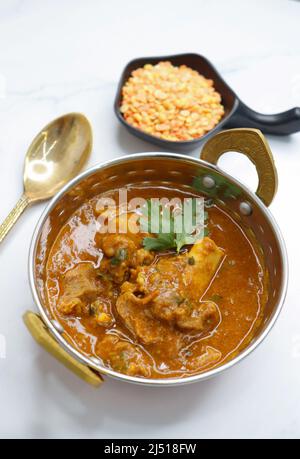 Dal Gosht o Daal Gosht è una delle ricette molto popolari di Mutton in India. Montone cotto con spezie e lenticchie miste. Dalcha di montone. Foto Stock