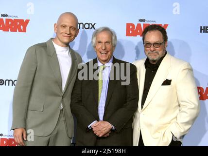 Los Angeles, California, Stati Uniti. 18th Apr 2022. L'attore Anthony Carrigan, l'attore Henry Winkler e l'attore Stephen Root partecipano alla stagione 3 Premiere di HBO 'Barry' a Rolling Greens il 18 aprile 2022 a Los Angeles, California, Stati Uniti. Credit: Barry King/Alamy Live News Foto Stock