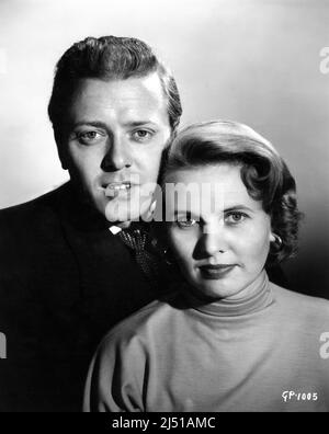 RICHARD ATTENBOROUGH e sua moglie SHEILA SIM 1955 Ritratto pubblicità per il J. Arthur Rank Organizzazione Ltd.. Foto Stock