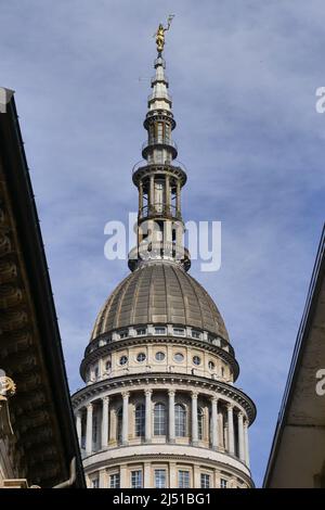 Grande torre basilica di San Gaudenzio nella città di Novara, Piemonte, Italia Foto Stock