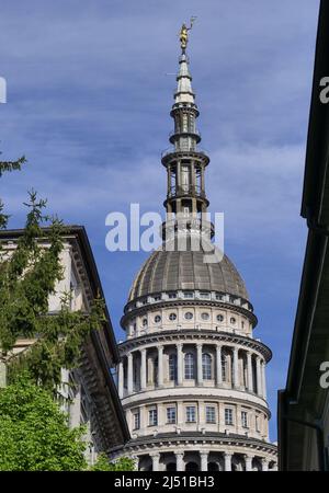 Grande torre basilica di San Gaudenzio nella città di Novara, Piemonte, Italia Foto Stock