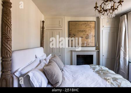 Incorniciata seta cinese con intagliato Indian posti in grado II elencati 1820s London cottage, Regno Unito Foto Stock