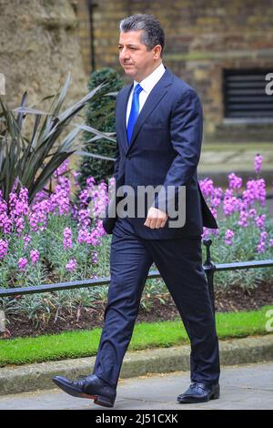 Londra, Regno Unito. 19th Apr 2022. Il primo ministro britannico Boris Johnson dà il benvenuto a Masrour Barzani, primo ministro della regione del Kurdistan, nel 10 Downing Street questa mattina per colloqui. Credit: Imagplotter/Alamy Live News