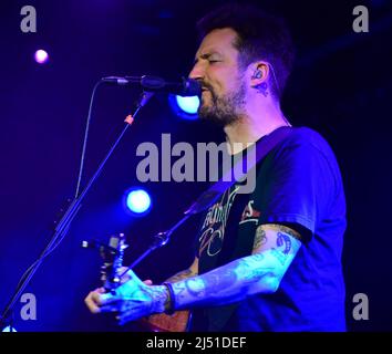 Frank Turner in performance al Fleece di Bristol. REGNO UNITO. Aprile 16, 2022 Foto Stock